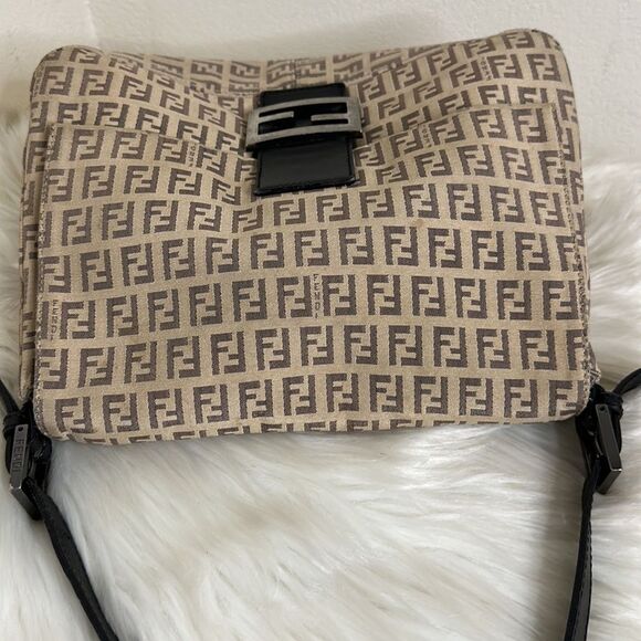 💯Authentic Fendi Shoulder Bag🍀 - Picture 15 of 17